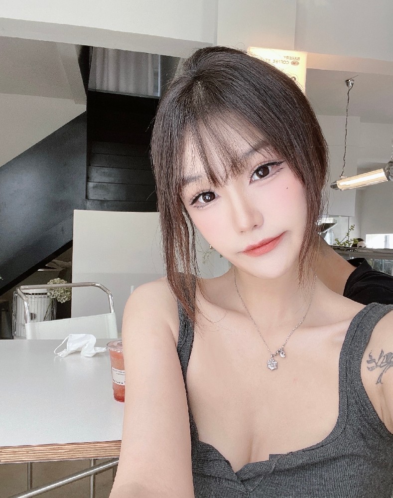 A291 照片551张 视频104个 中国女 年轻性感美女 生活日常 旅游 吃喝玩乐 视频包含实况LIVE