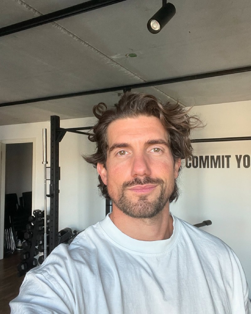 F264 照片1619张 视频213个 德国 中年男 企业家 生活日常 运动健身 豪车 爬山  旅游 自拍