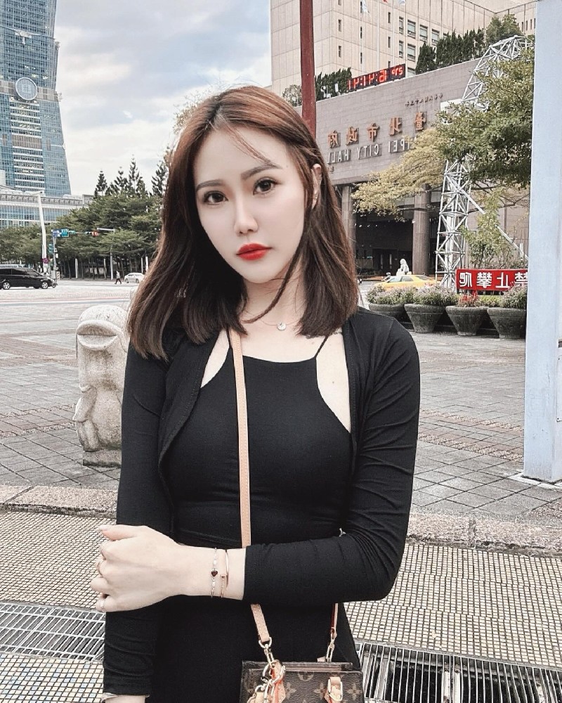 A2025 照片1042张 视频0个 台湾 气质成熟少妇 生活日常 旅游 工作