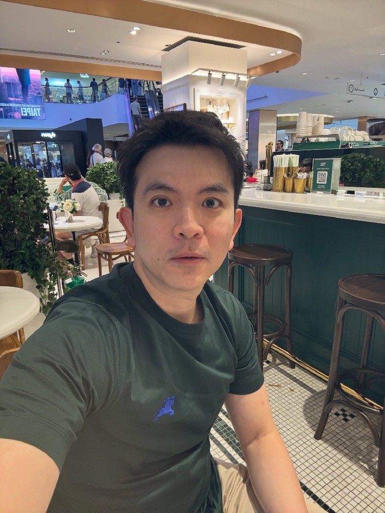 D049 照片1604张 视频89个 中国男 正装 商务   自拍多 生活场景丰富 生活日常 旅游 风景