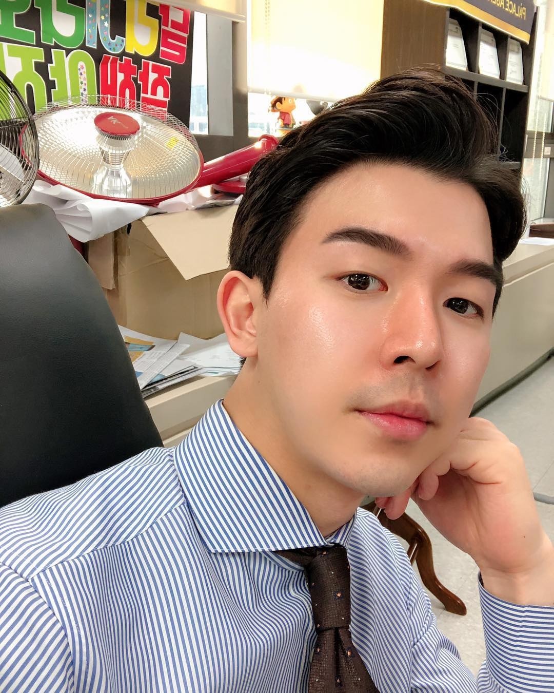 D1015 照片1382张 视频75个 韩国 工作 正装 自拍较多 户外日常 美食 骑行 穿搭 生活场景丰富 曝光度低 粉丝数4000+