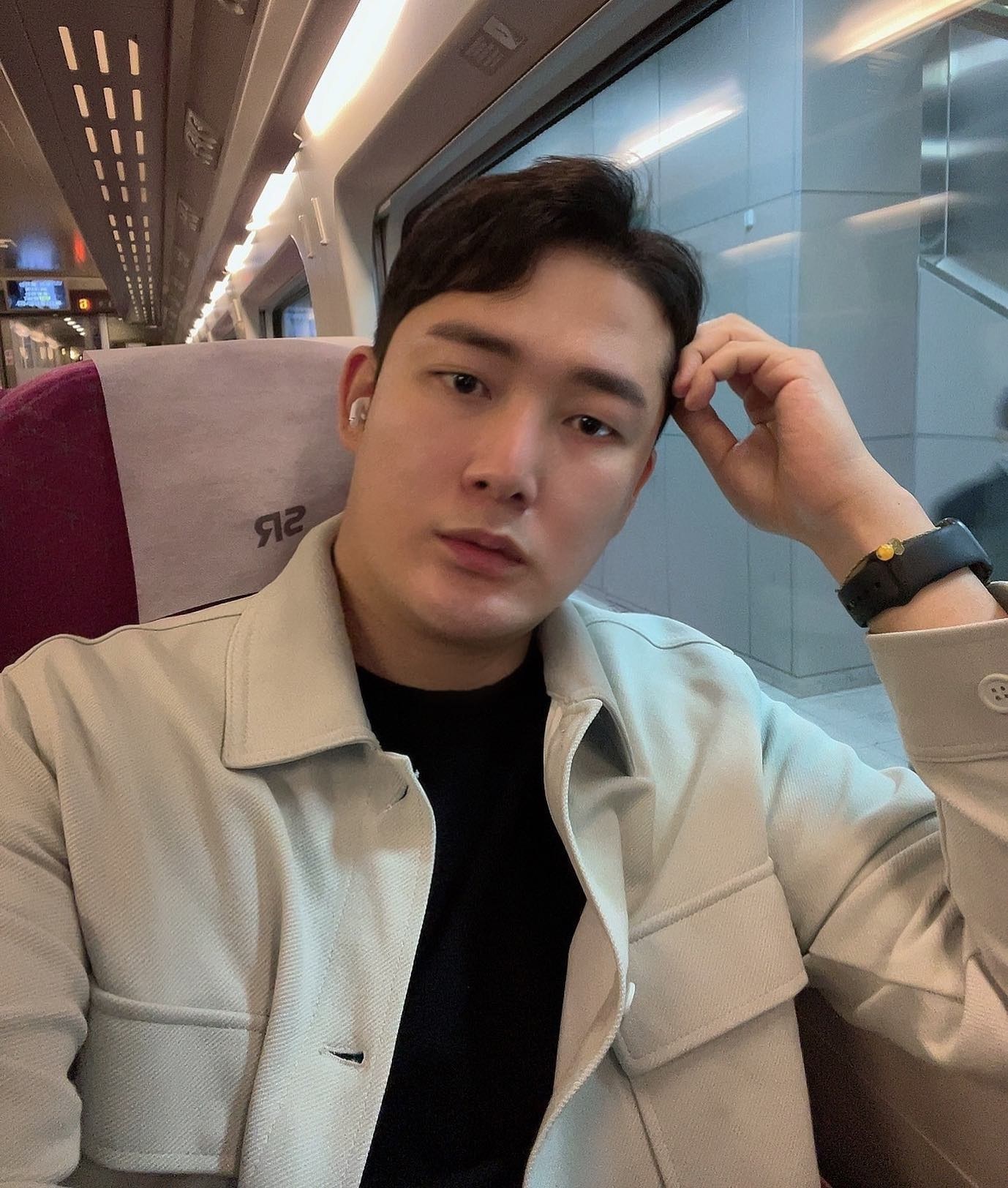 A1110 照片671张 视频65个 韩国 正装 工作 职业设计师 自拍较多 户外日常 穿搭 生活场景丰富
