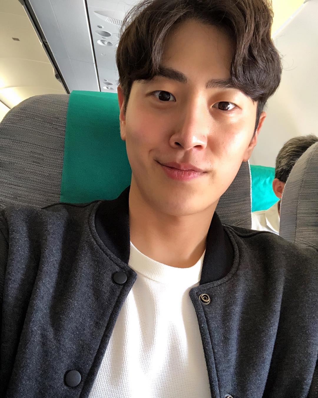 D1134 照片380张 视频6个 韩国 正装 工作 自拍较多 户外日常 穿搭 海边 旅游 瑜伽 骑行 酒店度假 生活场景丰富 曝光度低 粉丝数7000+
