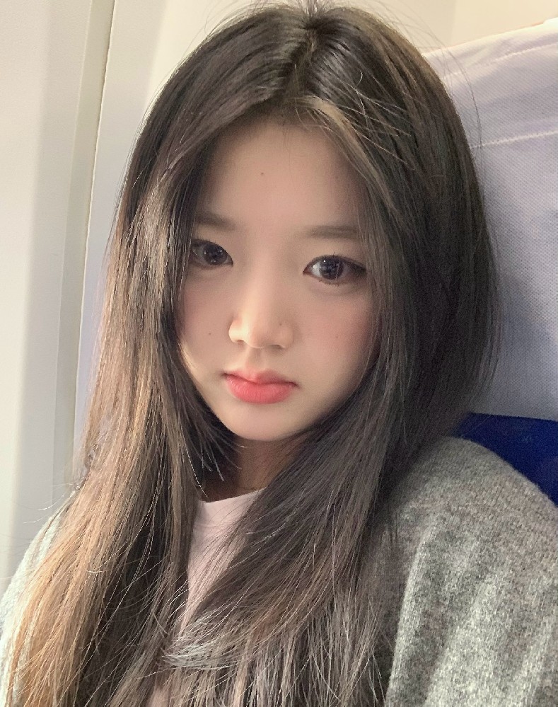 14UB25 照片4118张 视频2043个 中国女 护士 大学生 娃娃脸邻家小妹 生活日常 旅游 工作 生活素材超级丰富 真实 视频包含实况Live