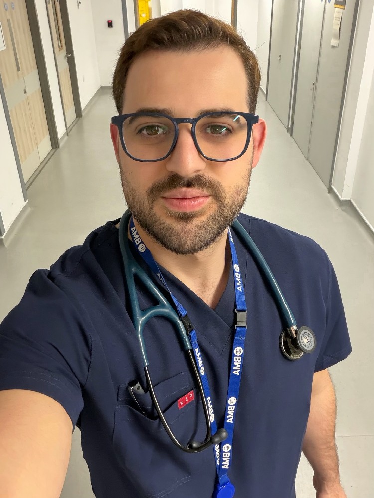 F263 照片893张 视频136个 英国 中年男 医生 生活工作日常 工作照  带娃 旅游