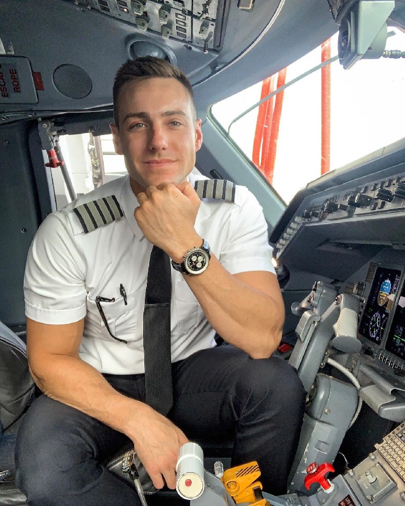 F292 照片1341张 视频77个 欧美 男子 飞行员 日常 生活  旅游 健身 自拍