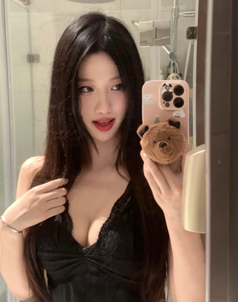 A2185 照片920张 视频539个 中国女 性感御姐 真实美女 生活日常 秀身材 秀腿 黑丝 丝袜 有自拍视频 有开车素材 真实 视频包含实况Live