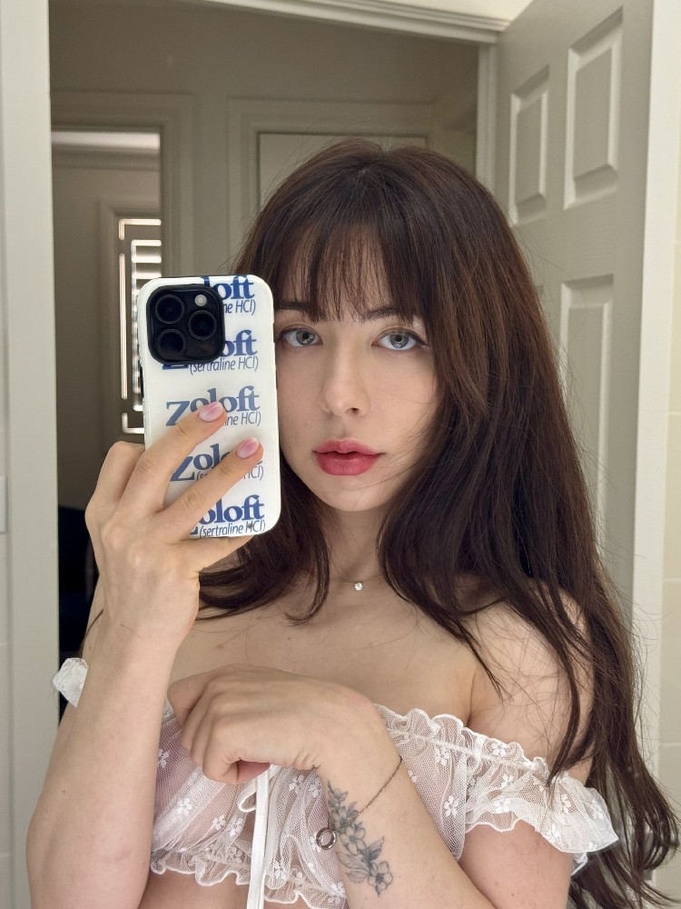 G249 照片2100张 视频394个 同人私密 欧亚混血 高颜值美女 生活日常 大尺度擦边 自拍多