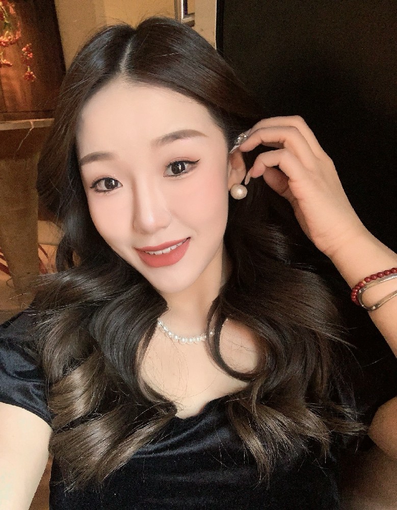 10UB18 照片2089张 视频523个 正装 工作 中国女 气质美女 自拍多 性感照 自拍较多 户外日常 居家日常 美食 穿搭 镜子自拍 生日照 美容护理 酒店度假 视频包含实况Live 曝光度超低