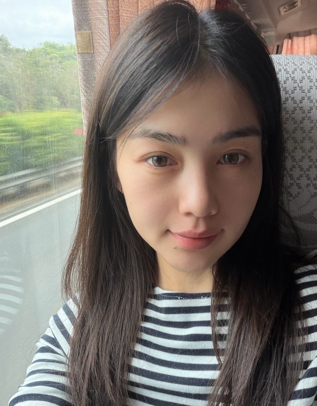 A1183 照片2220张 视频761个 中国女 自拍较多 镜子自拍 户外日常 穿搭 生活场景丰富 视频包含实况Live 曝光度底